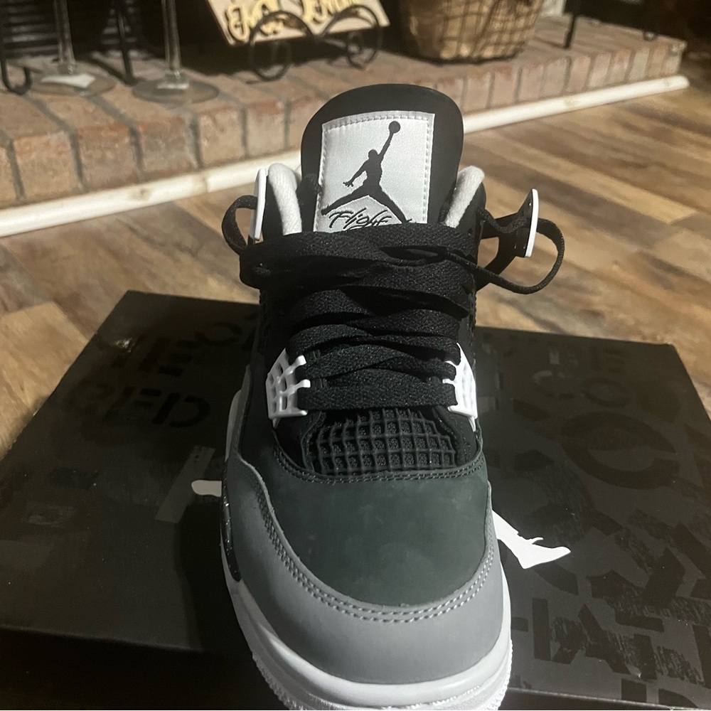 Jordan Retro 4 Sneakers - Black and Gray